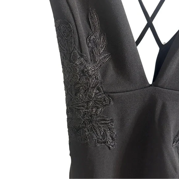 NWT Elegant Long Black Formal Symphony Dress with Deep V-Neck and Lace Detailing - Picture 2 of 11